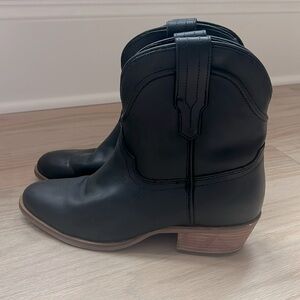 Dingo leather boots, black, worn twice, size 9.5